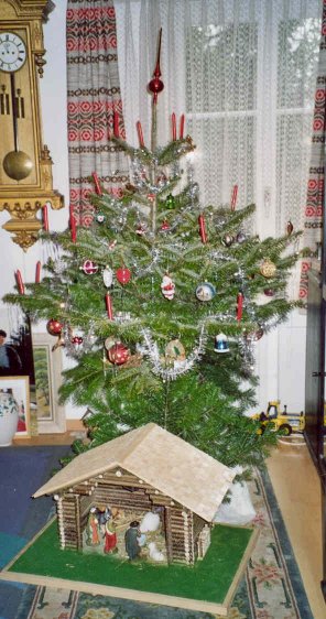 Krippe mit Figuren